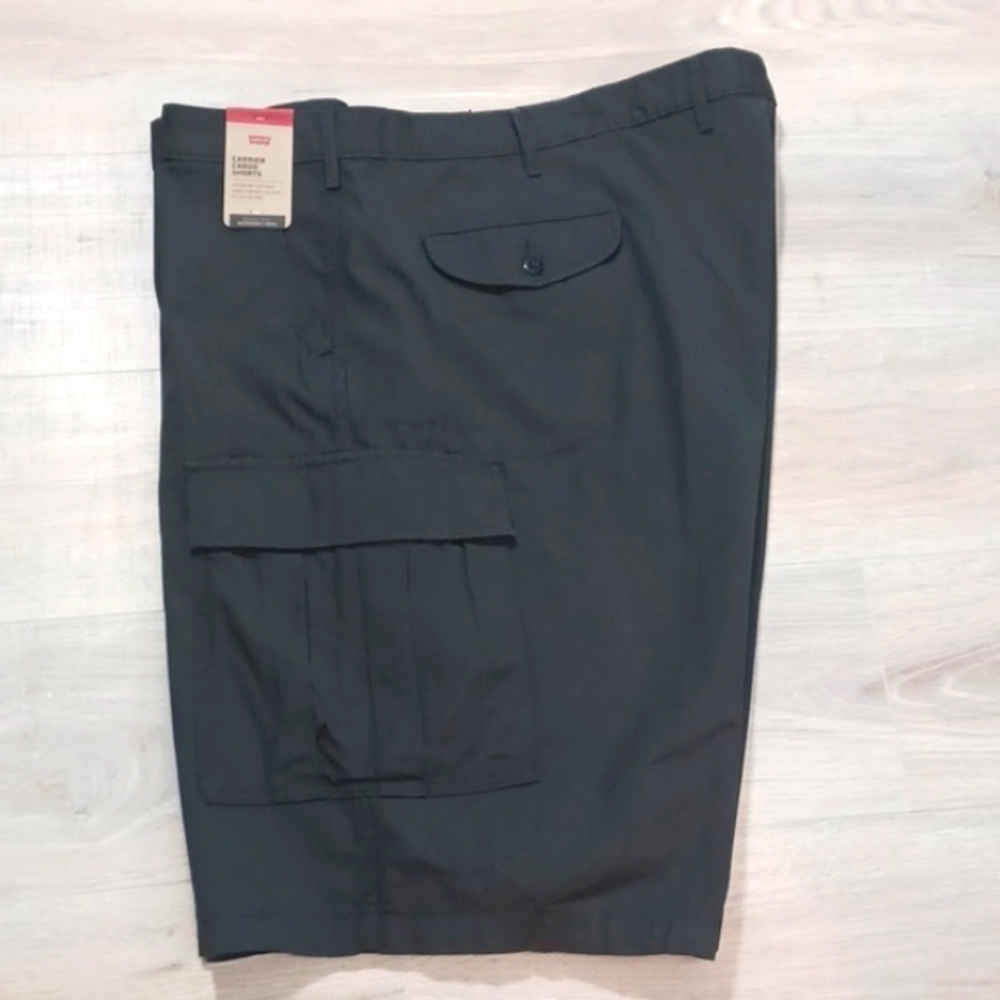 NWT - Size 52 black shorts. LEVIs cargo shorts. Golf. Walking. Casual. Summer